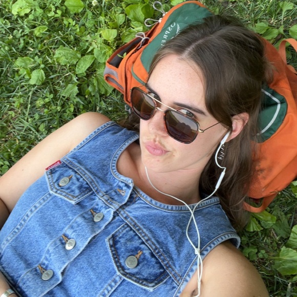 Meet your Posher, Gabby - Picture 1 of 1